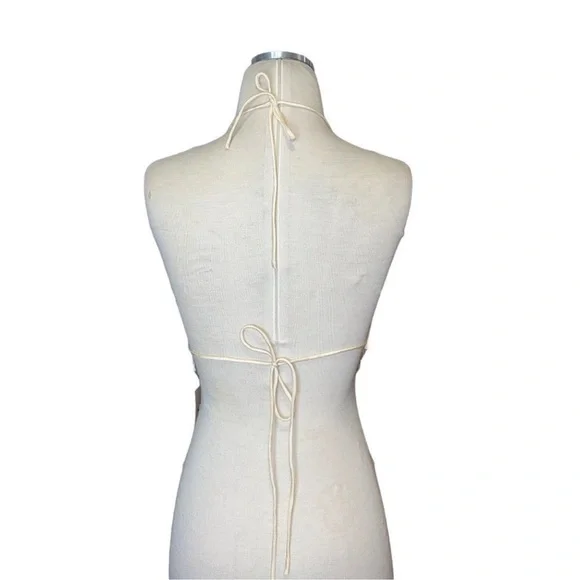 Superdown Cream Halter Crop Top - Picture 5 of 7